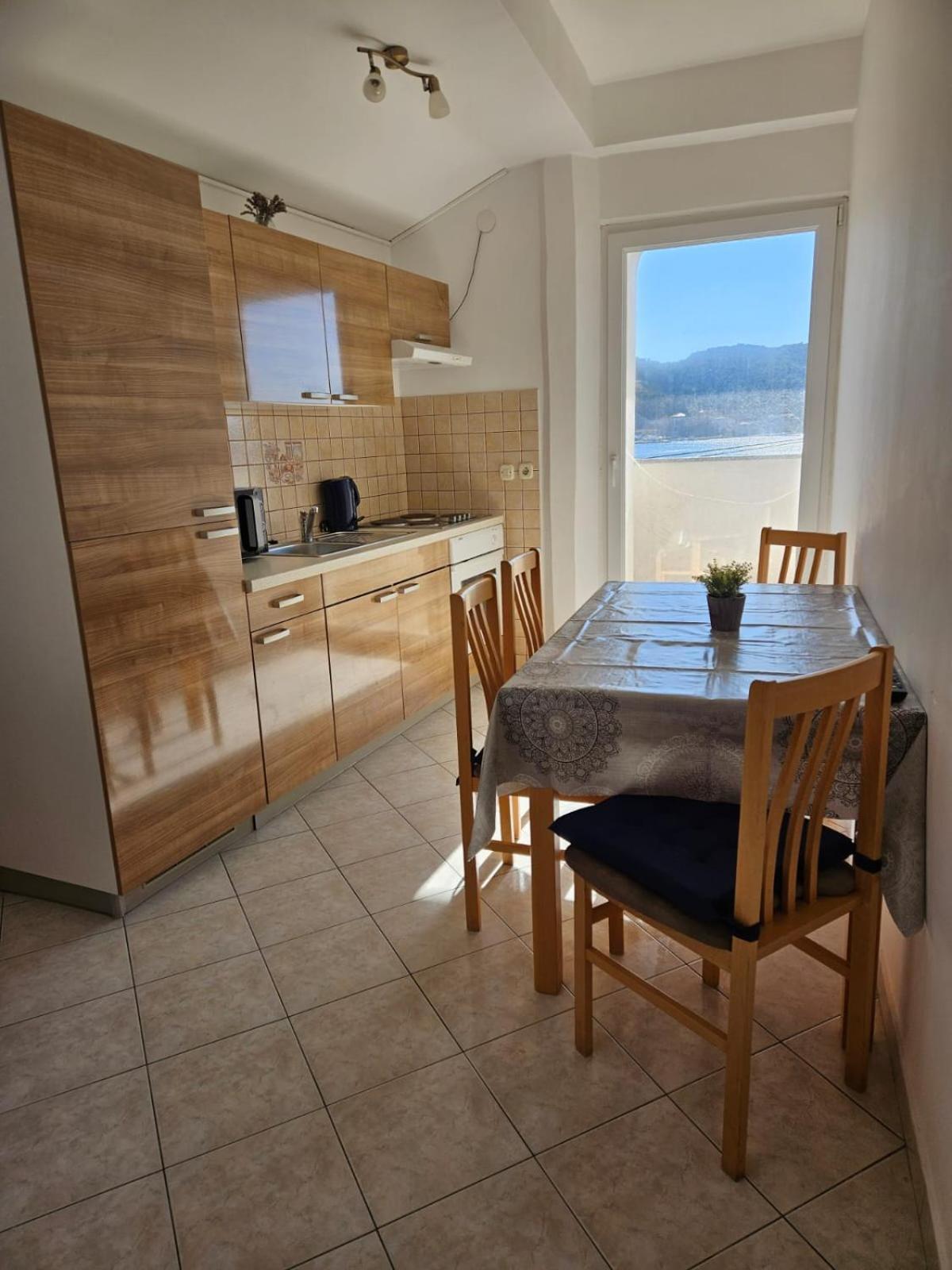 Pljesa Apartments Supetarska Draga Bilik gambar