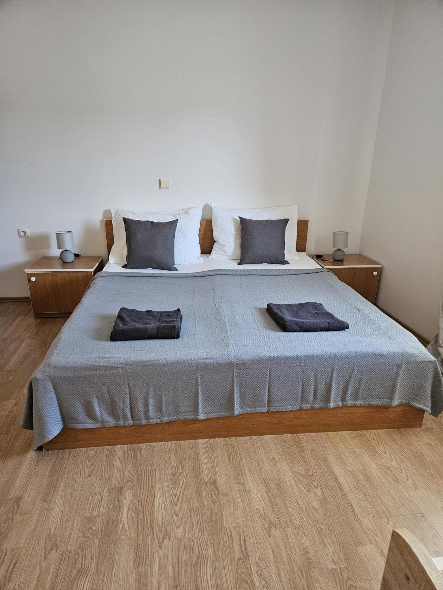 Pljesa Apartments Supetarska Draga Bilik gambar